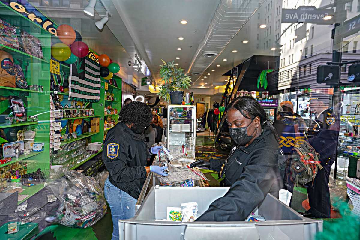 New York State appeals court lifts injunction stopping cannabis shop raids