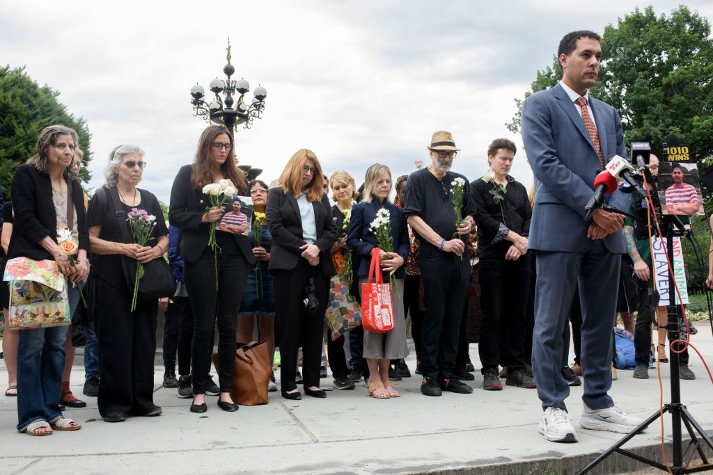 Family of teenager killed in Central Park carriage horse crash asks Mamdani to impose immediate ban