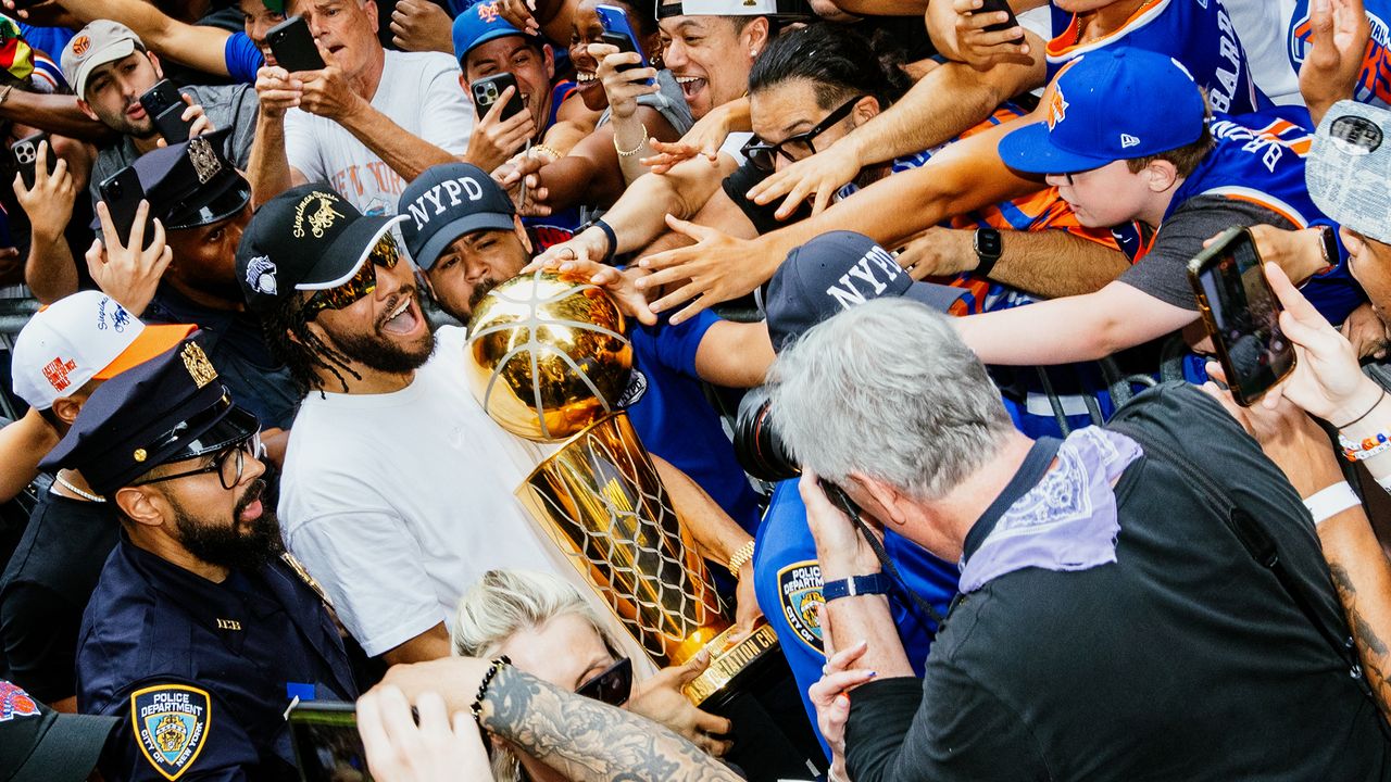 At the Parade of Champions, Knicks Fans Color New York City Orange and Blue