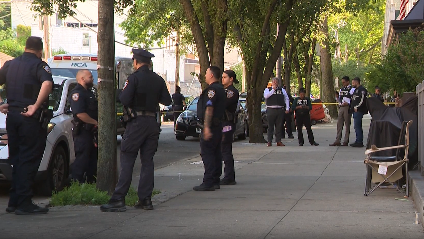 News 12 | Bronx | Shooting Leaves Blood In Street On Nearby Car In Morrisania