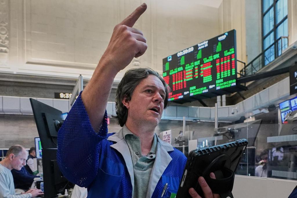 Wall Street quietly mixed in premarket, oil prices fall
