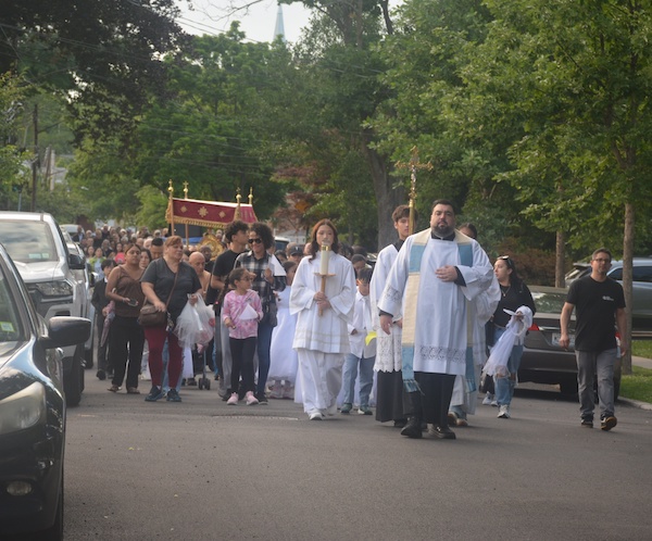 20 First Communicants From Queens Deanery 5 Lead Eucharistic Procession