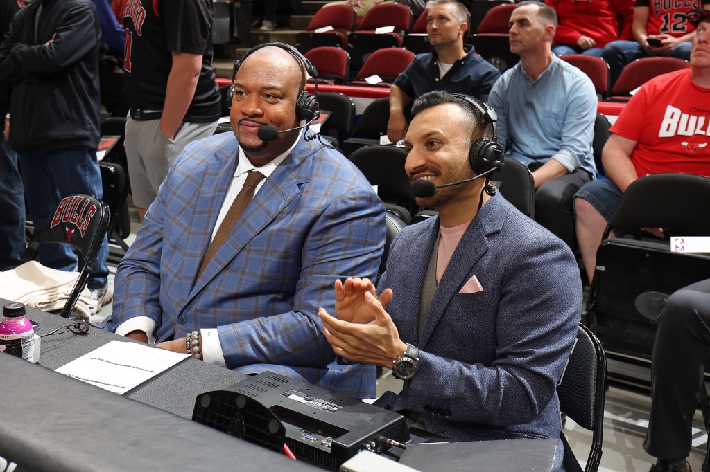 Stacey King (l.) calling a Bulls game with play-by-player Adam Amin (r.)
