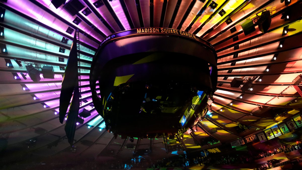 Man falls to his death during rock concert at MSG – NBC New York