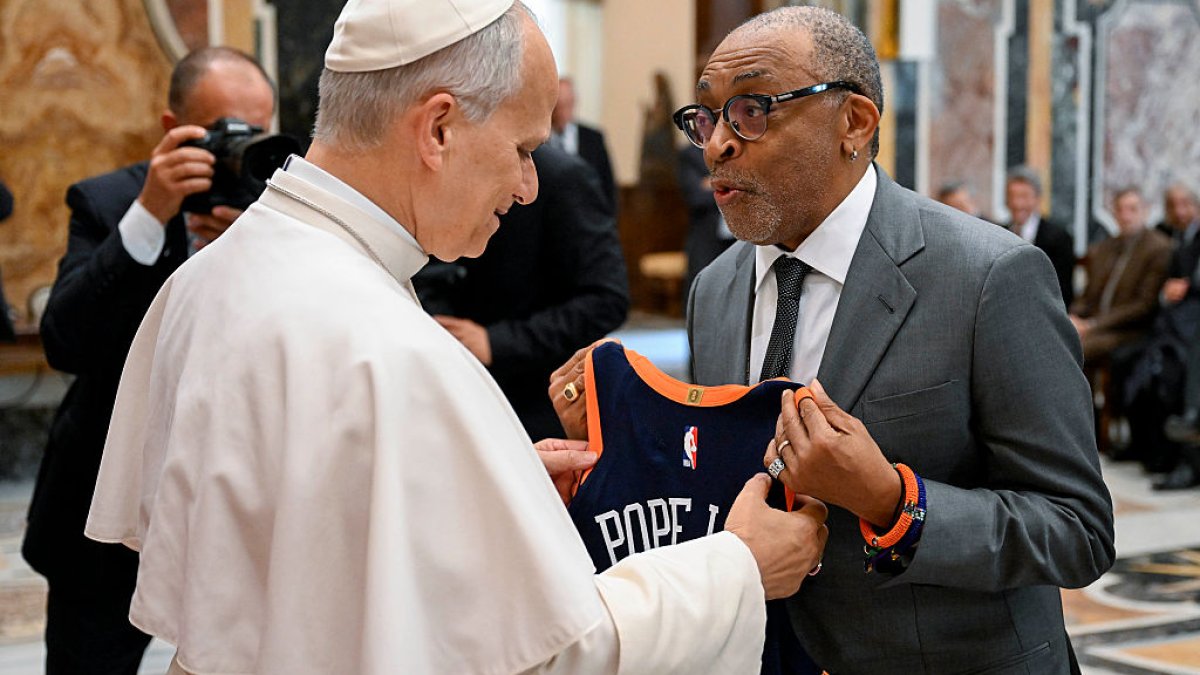 Spike Lee will wear Pope Leo-signed Knicks jersey to Game 3 of NBA Finals – NBC New York