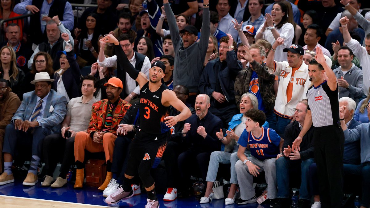 2 courtside Knicks tickets sell for $1M at Garden of Dreams auction – NBC New York