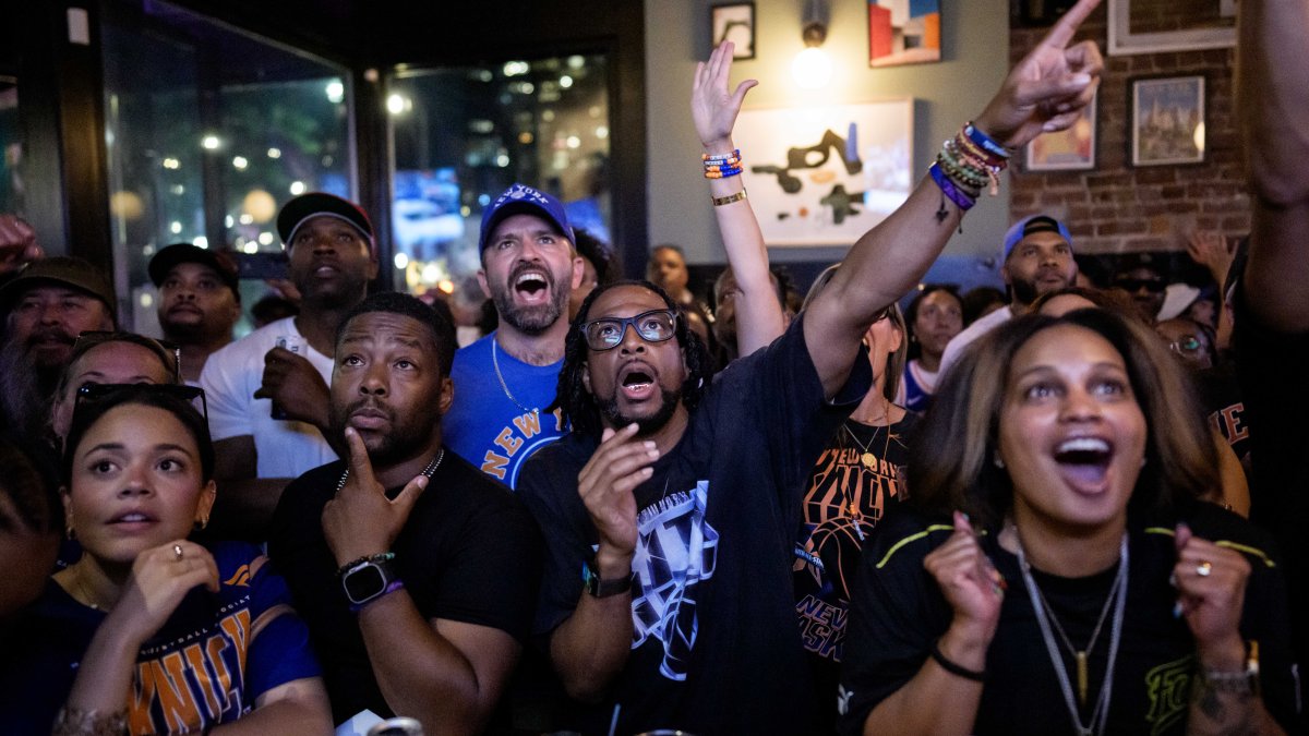 NYC bars try to keep up as Knicks fever collides with World Cup – NBC New York