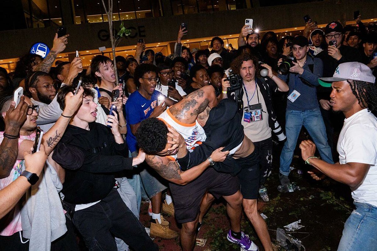 Chaos outside Knicks watch party after Game 3 resulted in arrests, 5 NYPD officers injured