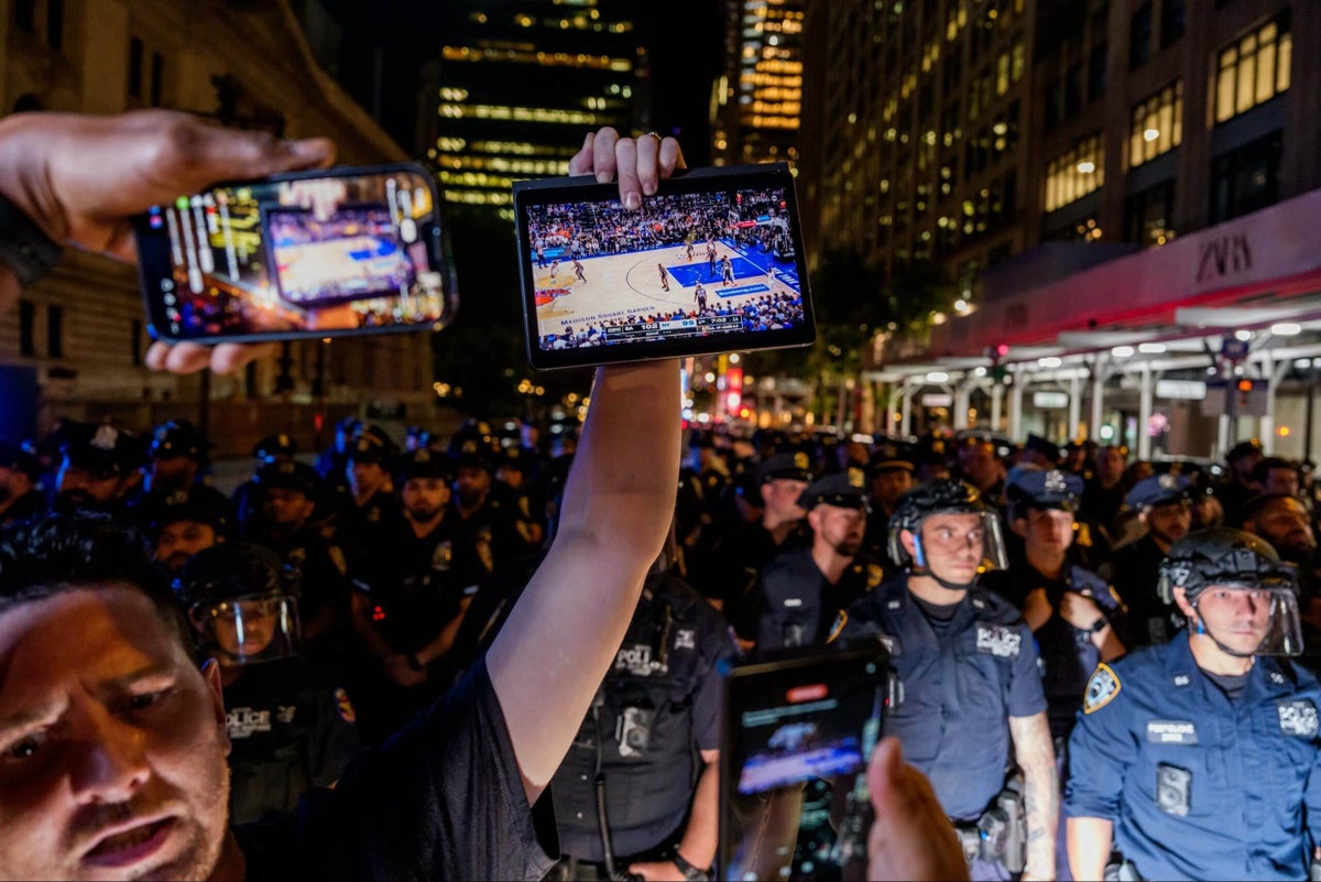 Spurs, Knicks criticize fans for violence after Game 3: ‘We can’t forget it’s a game’