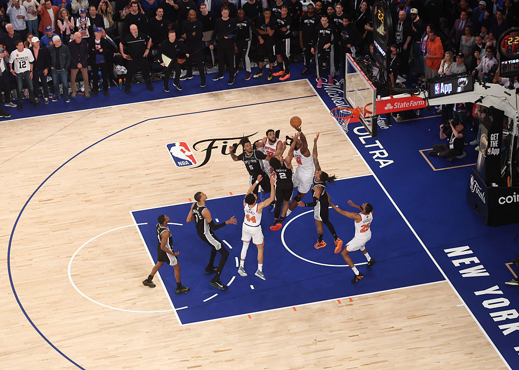 NEW YORK, NY - JUNE 10: OG Anunoby #8 of the New York Knicks shoots the game winning shot during the game against the San Antonio Spurs during Game Four of the 2026 NBA Finals on June 10, 2026 at Madison Square Garden in New York, New York. NOTE TO USER: User expressly acknowledges and agrees that, by downloading and or using this photograph, User is consenting to the terms and conditions of the Getty Images License Agreement. Mandatory Copyright Notice: Copyright 2026 NBAE(Photo by Joe Murphy/NBAE via Getty Images)