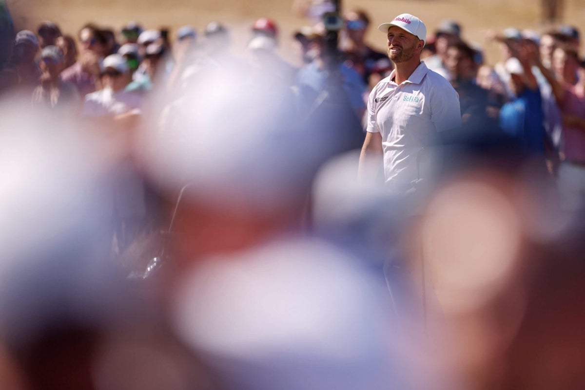 Wyndham Clark faces near constant heckling as he chases U.S. Open title