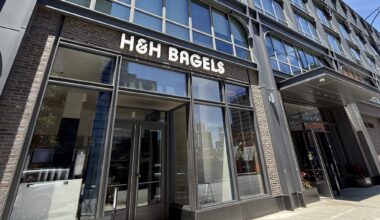 Get A Taste Of NYC At H&H Bagels' 1st Chicago Store