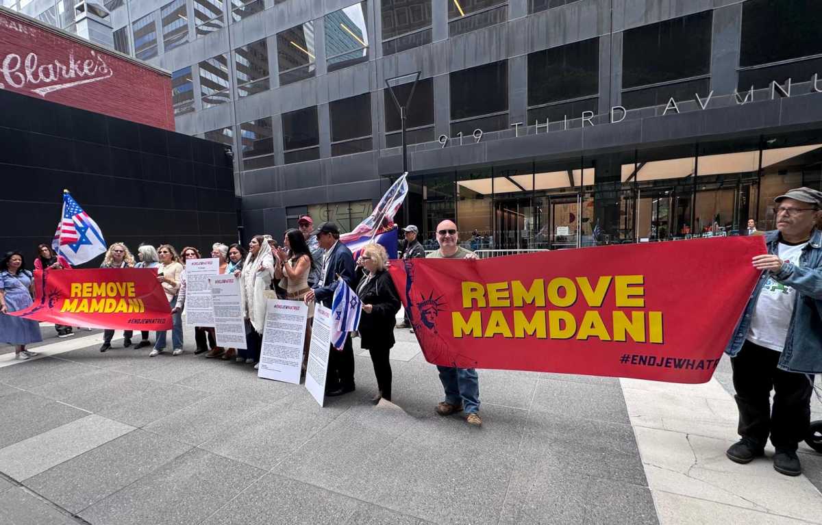New Yorkers press Hochul to oust Mamdani from City Hall