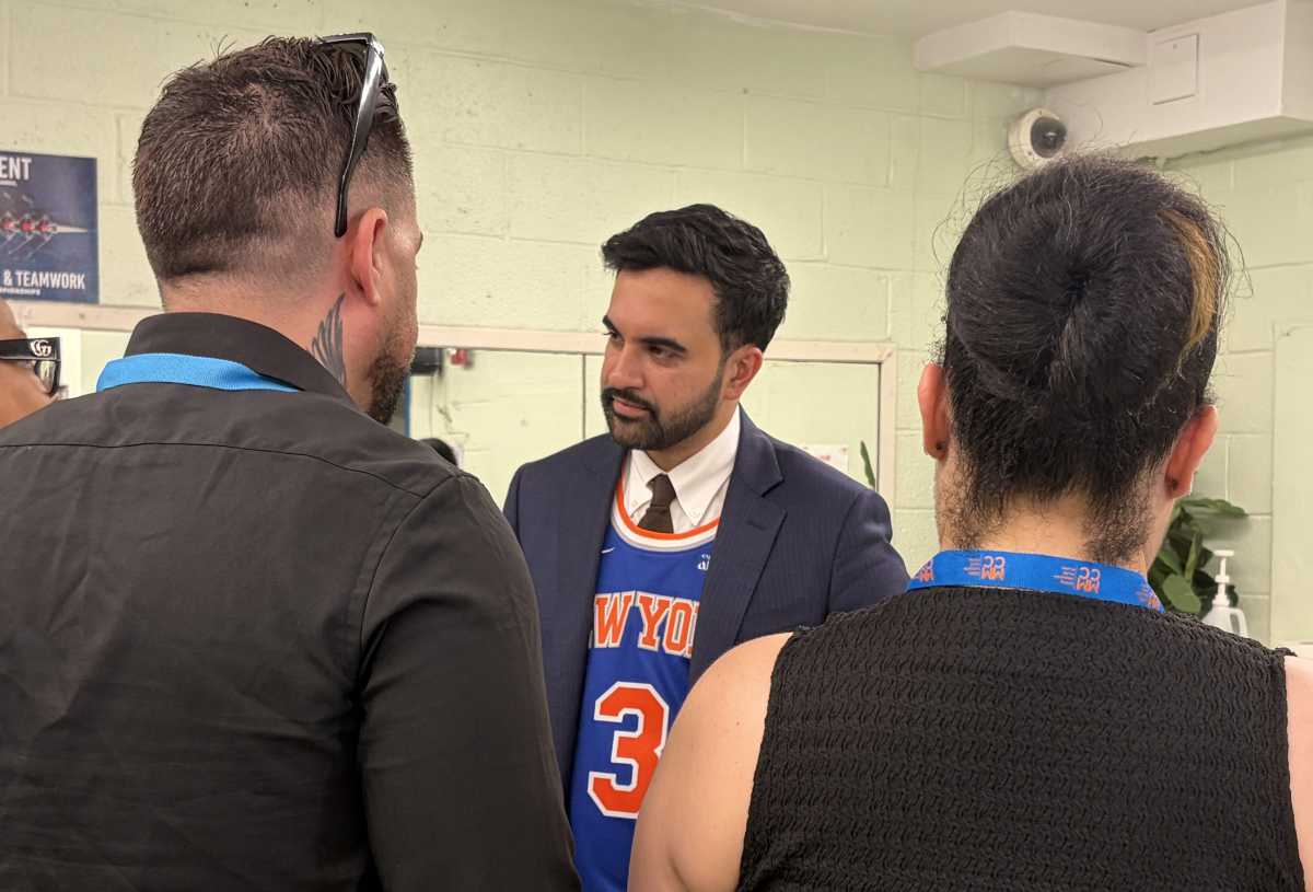 Mayor Mamdami visits Mosholu Montefiore Community Center to help parents enroll in 2-K – Bronx Times