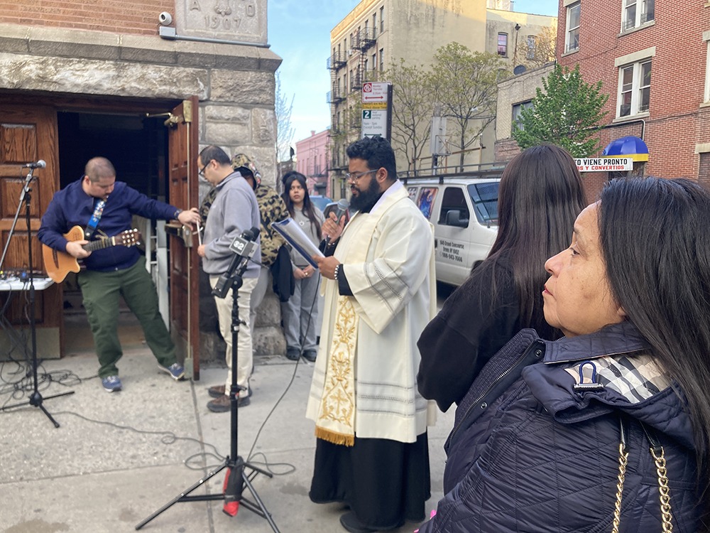 Belmont: Vigil Held for Victims of Fatal Fire at 660 East 187th Street