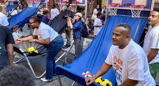 UWS Knicks Celebration for Kids at Children’s Museum of Manhattan Draws a Crowd – a Really Big Crowd