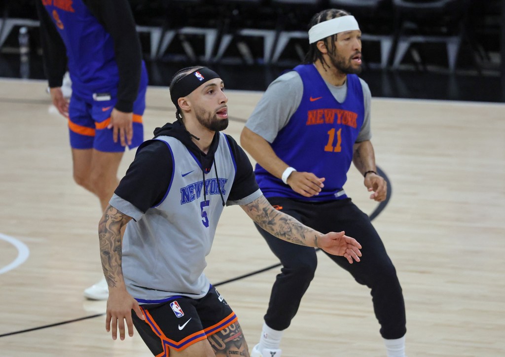 Jose Alvarado (left) and Jalen Brunson work out during Knicks' practice on June 2, 2026 in San Antonio.