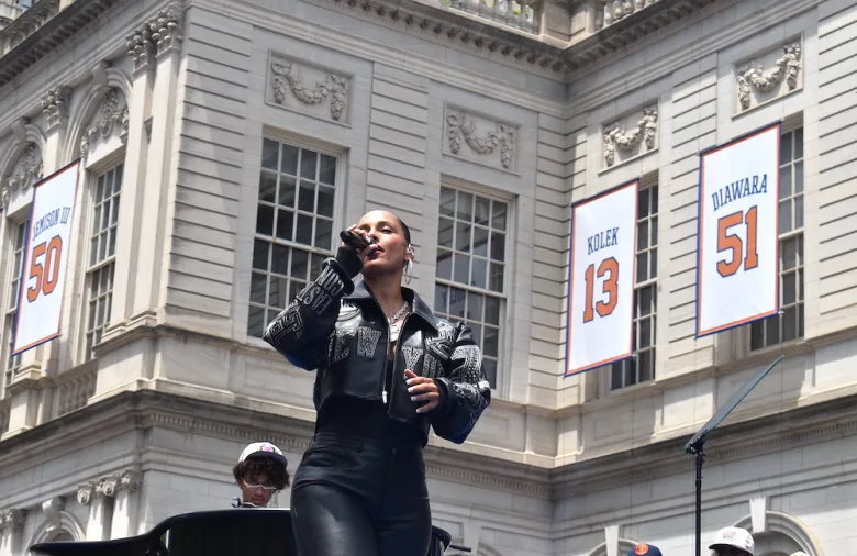 New York native and grammy-award winner Alicia Keys performed at the Knicks celebration on June 18. (Ariama C. Long photo)