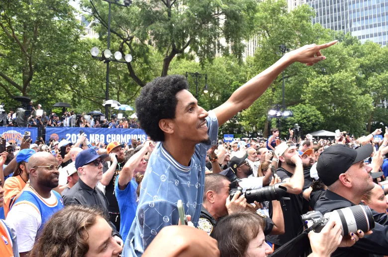 An excited crowd enjoyed the impromptu concert at the Knicks celebration on June 18 (Ariama C. Long photo)