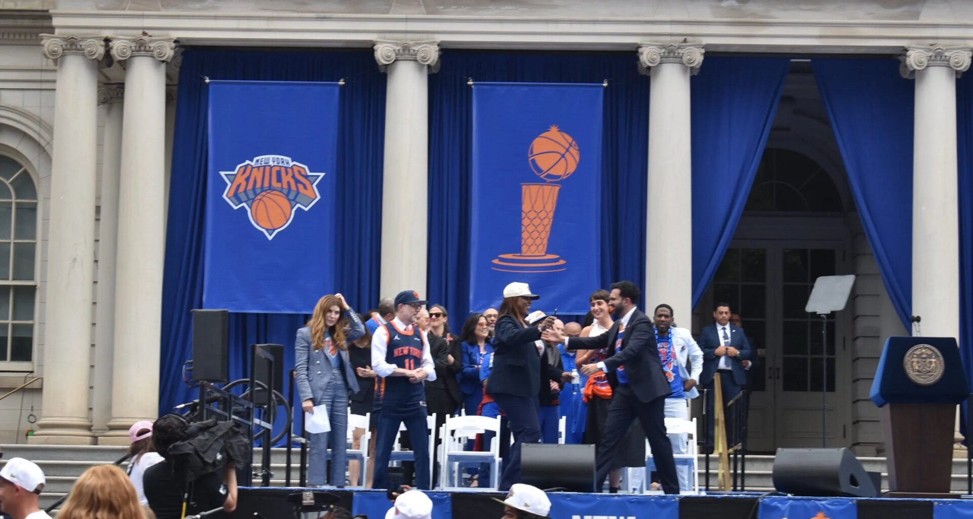 New York City does it big for Knicks homecoming