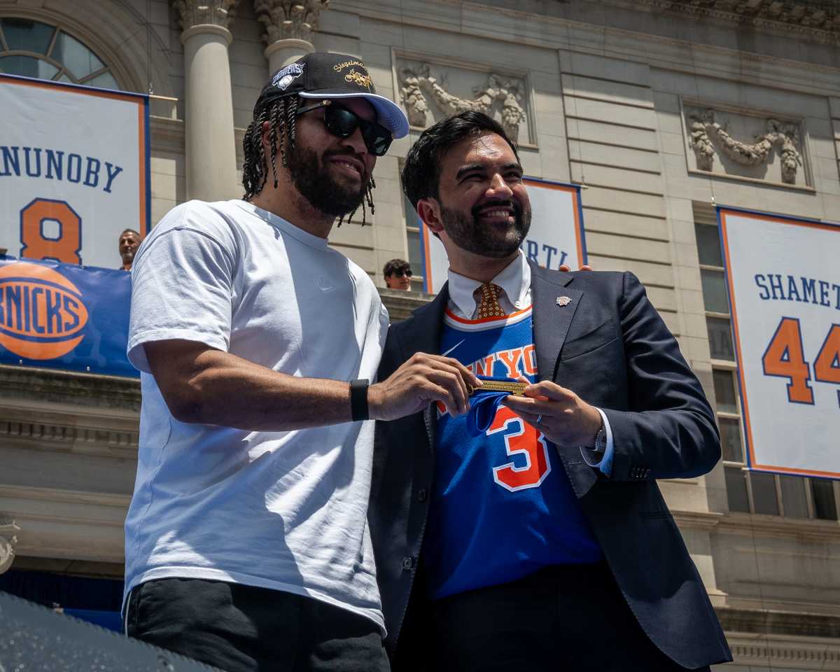 Knicks Jalen Brunson receives key to the city from Mayor Zohran Mamdani