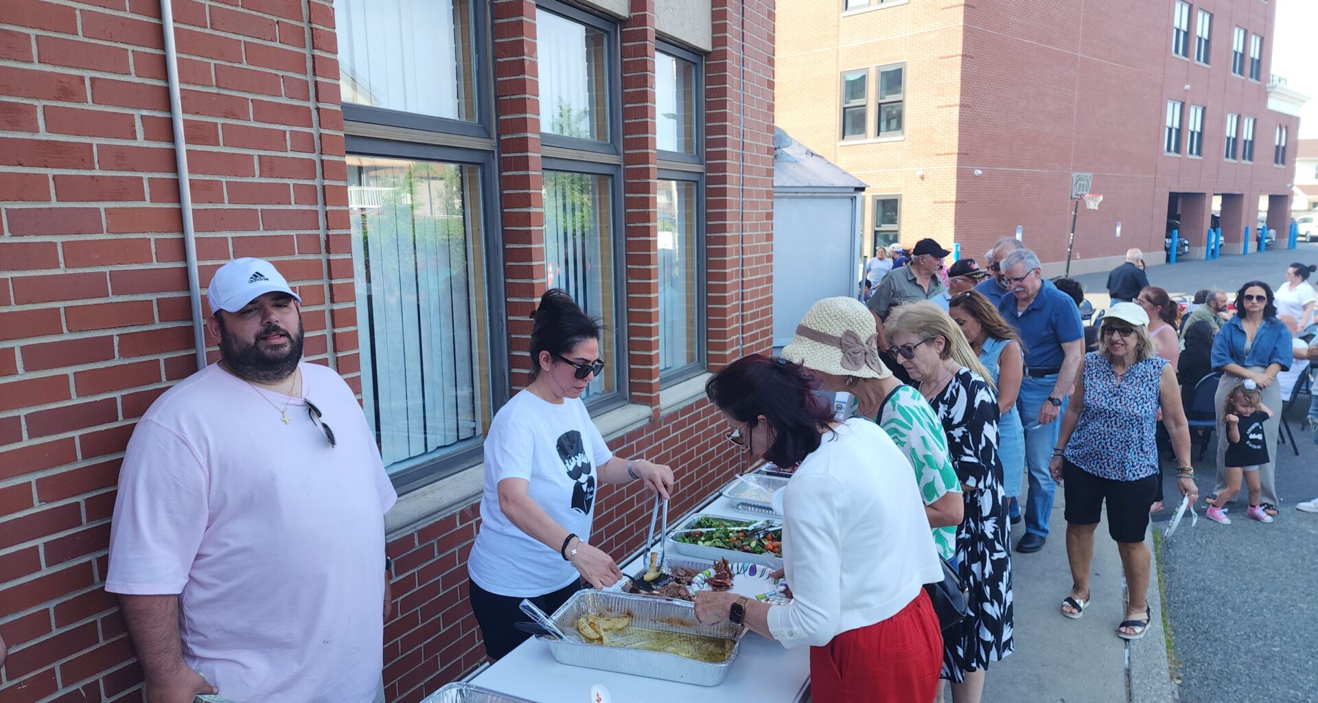‘Kritiki Filoxenia’ President Nicholas Yasparakis and member Olga Perakis serve the guests. Photo: TNH/Michael Kakias
