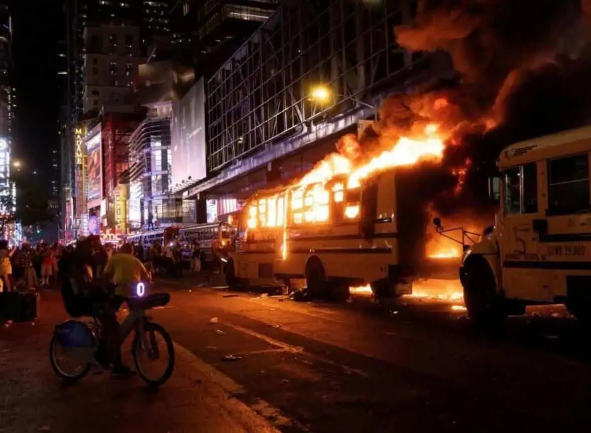 Knicks Glory Turns Into Manhattan Chaos