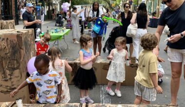 Painting boxes, a Le Meraviglie art activity, was quite popular with the younger tykes. Photo: Mary Frost, Brooklyn Eagle