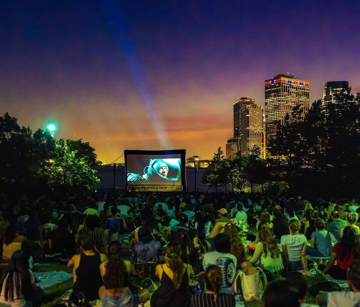 City Life Org - Brooklyn Bridge Park Announces Line-Up of Movies With A View presented by Persol