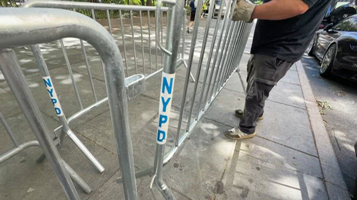 All viewing pens full hours before Knicks championship parade – NBC New York