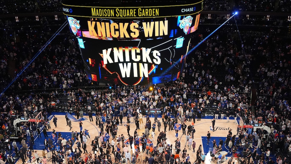 New York Knicks make record comeback to beat San Antonio Spurs in Game 4 of the NBA Finals