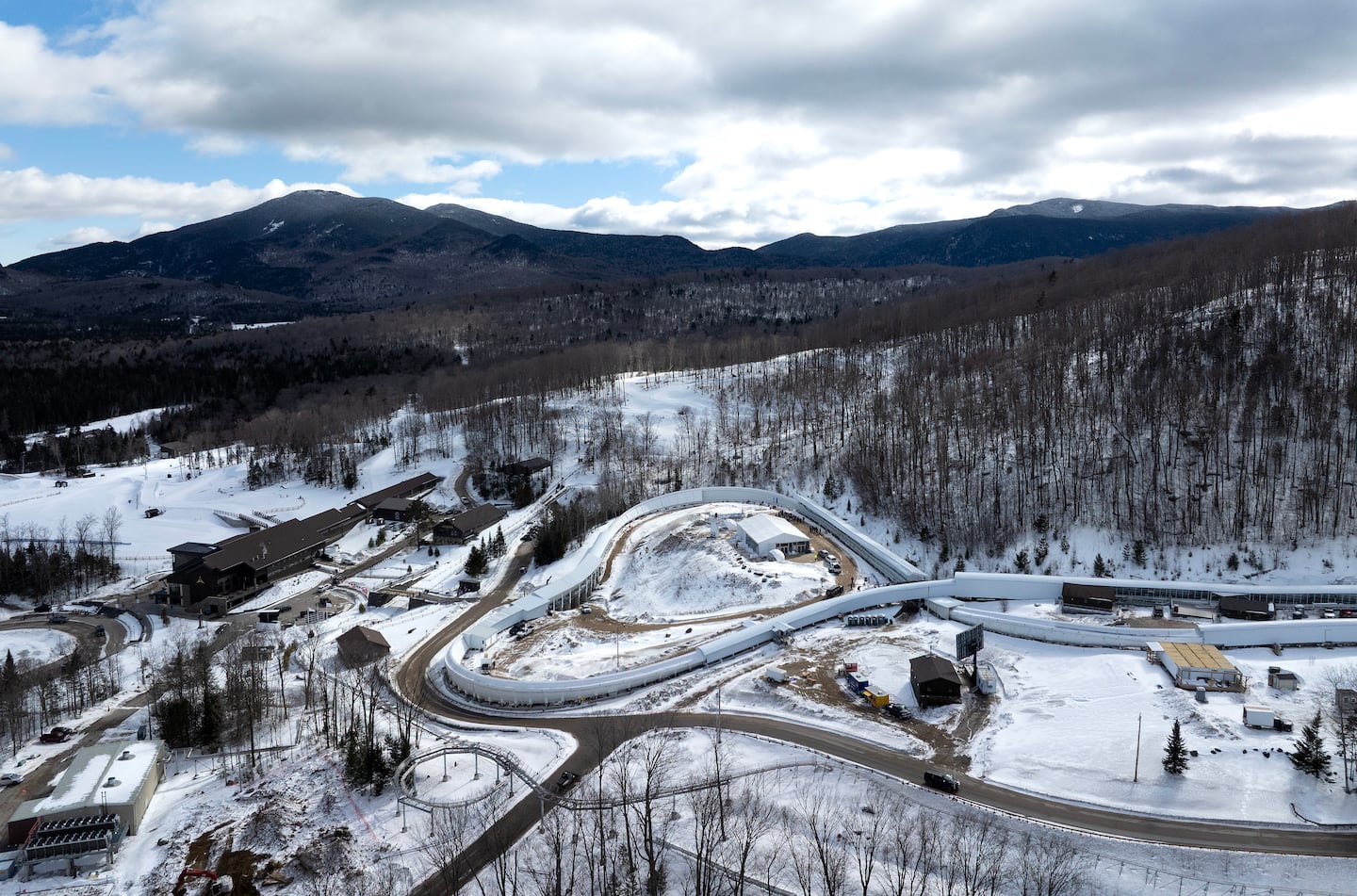 The state of New York is going to form a committee to consider whether Lake Placid and New York City should bid on the Winter Olympics.