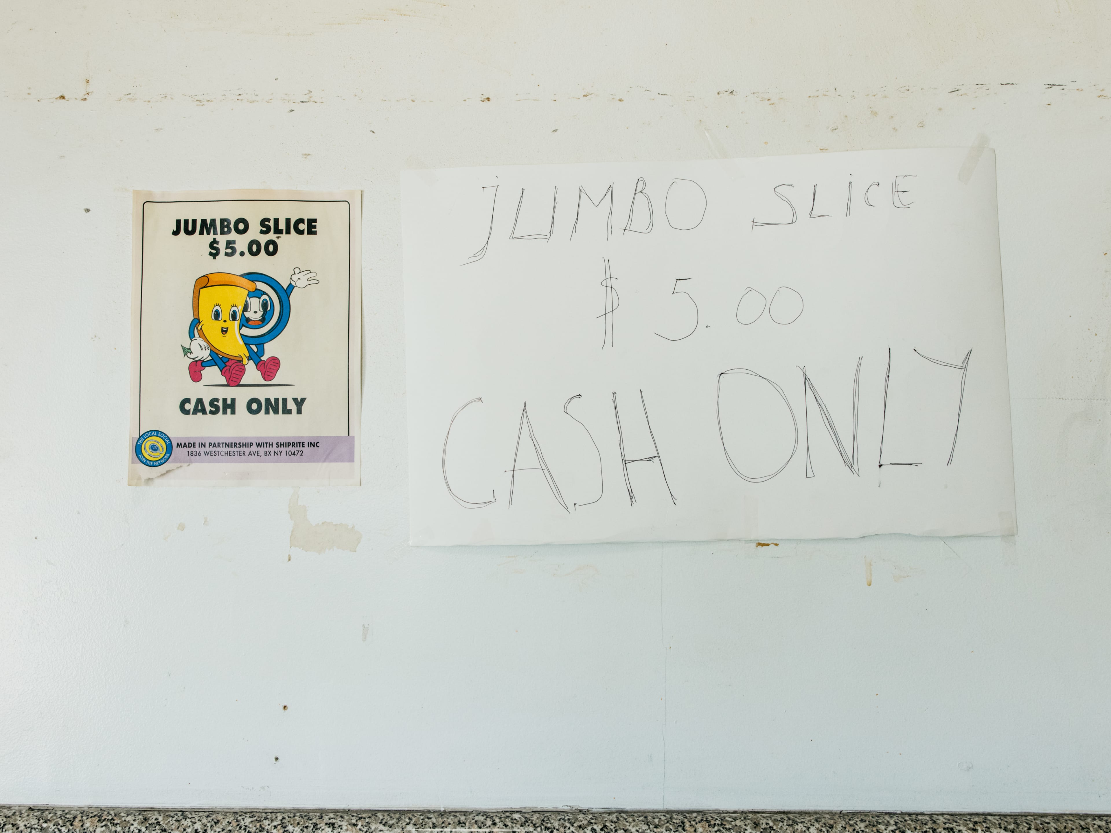 jumbo slice $5 sign at Cross Bronx Pizzeria