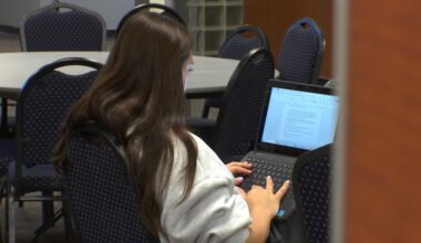 Teachers union pushes for screen limits in NY classrooms