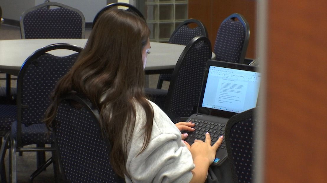 Teachers union pushes for screen limits in NY classrooms