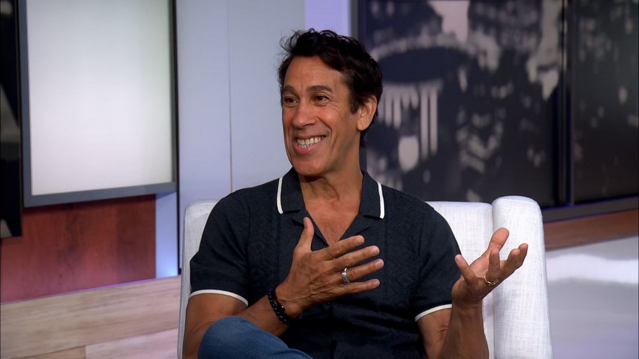 Robert Montano brings show ‘SMALL’ back to New York stage