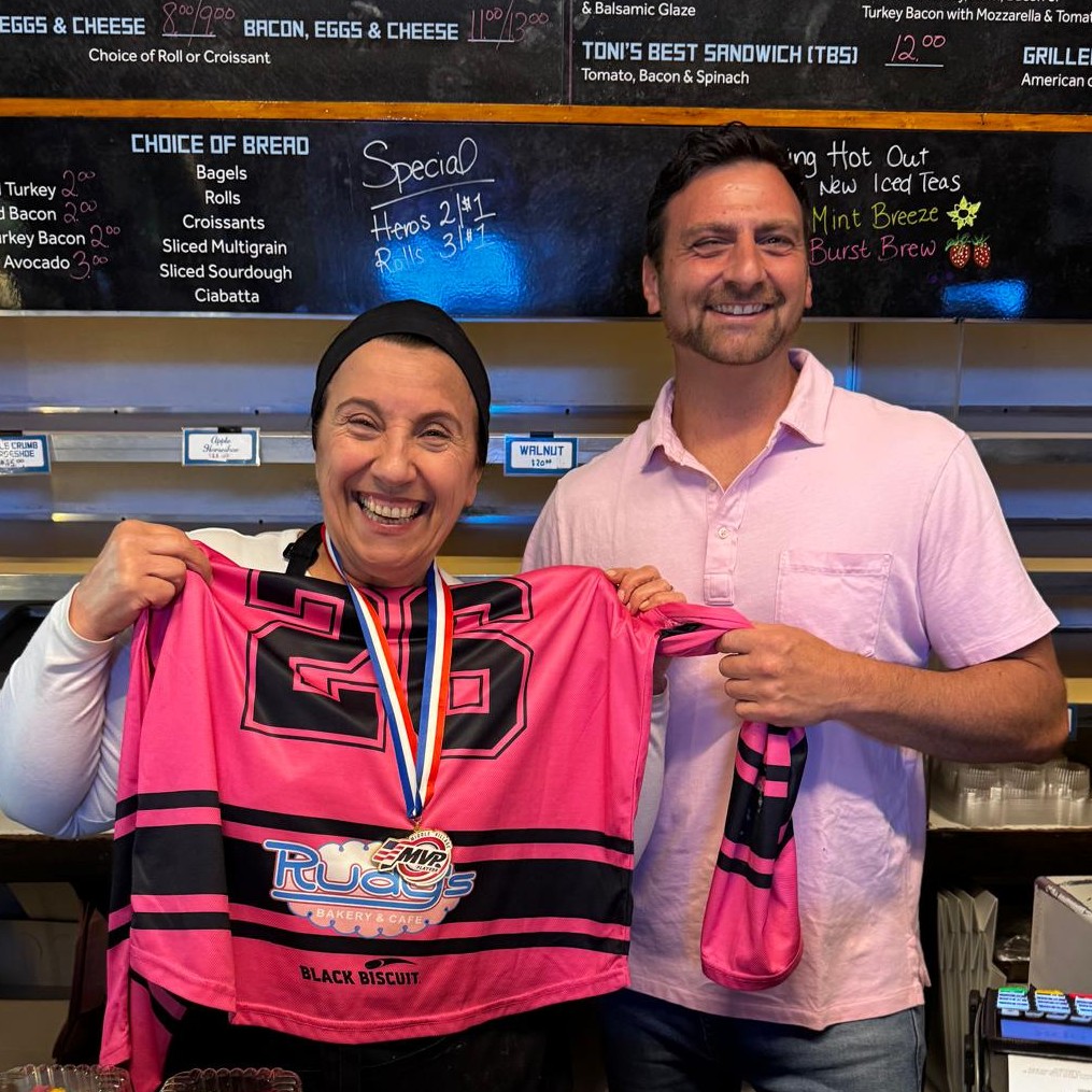 Rudy’s Bakery and Café in Ridgewood celebrates Hitmen’s Queens Moloney Cup Championship – QNS