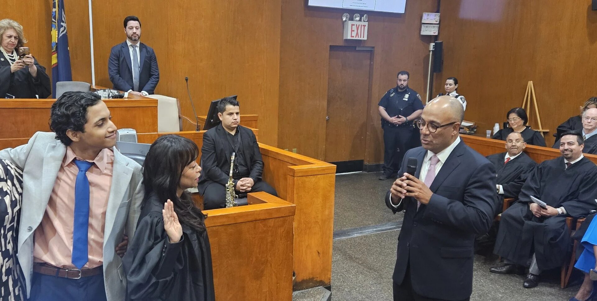 Justice Sandra Perez inducted into Supreme Court — Queens Daily Eagle