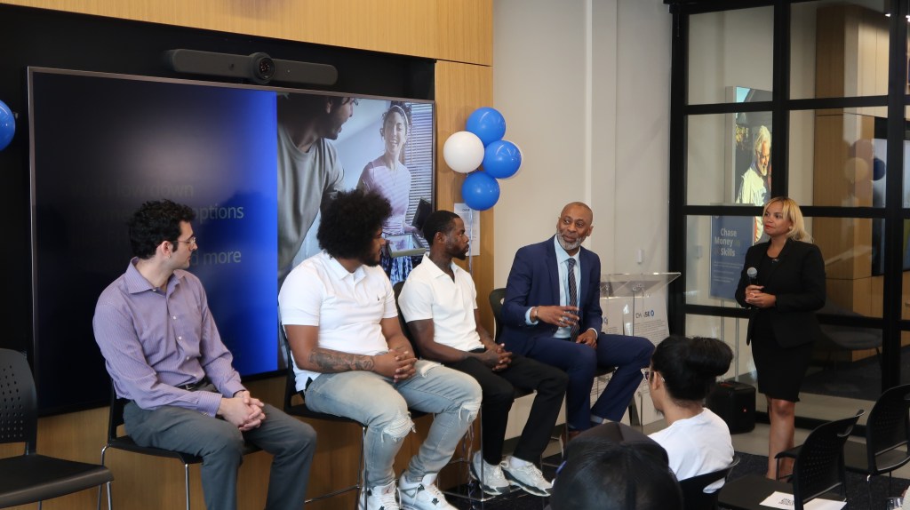 Former inmates graduate in Bronx second-chance finance class