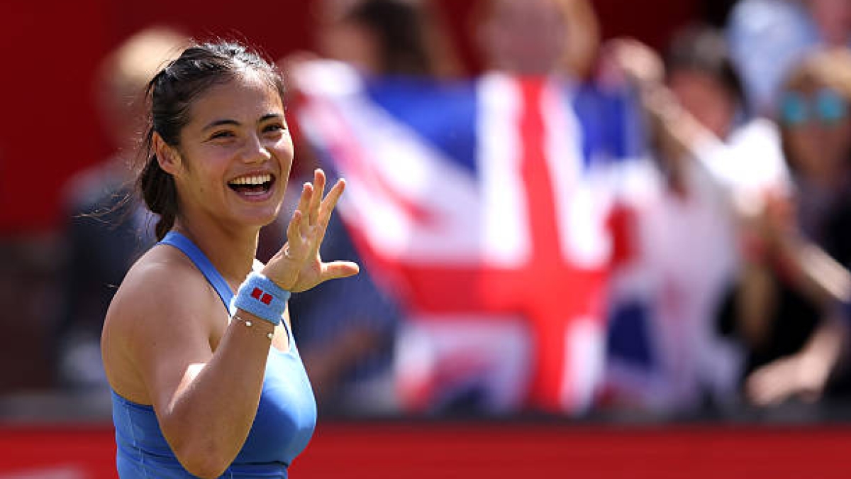 Raducanu regains her smile at Queen's. Source: Getty Images.