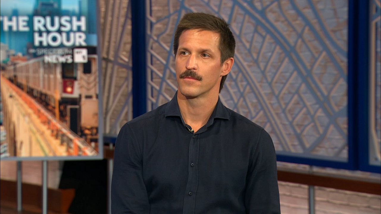 'Owning Manhattan' star shares summer home-buying tips