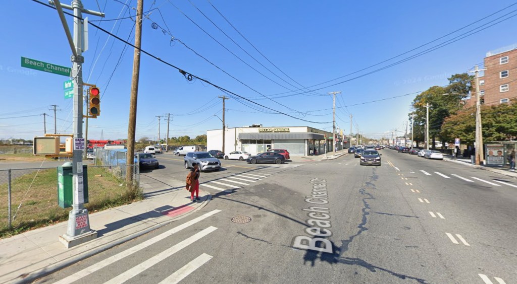 Man, 42, dies from head injury after struck by SUV in Far Rockaway, Queens