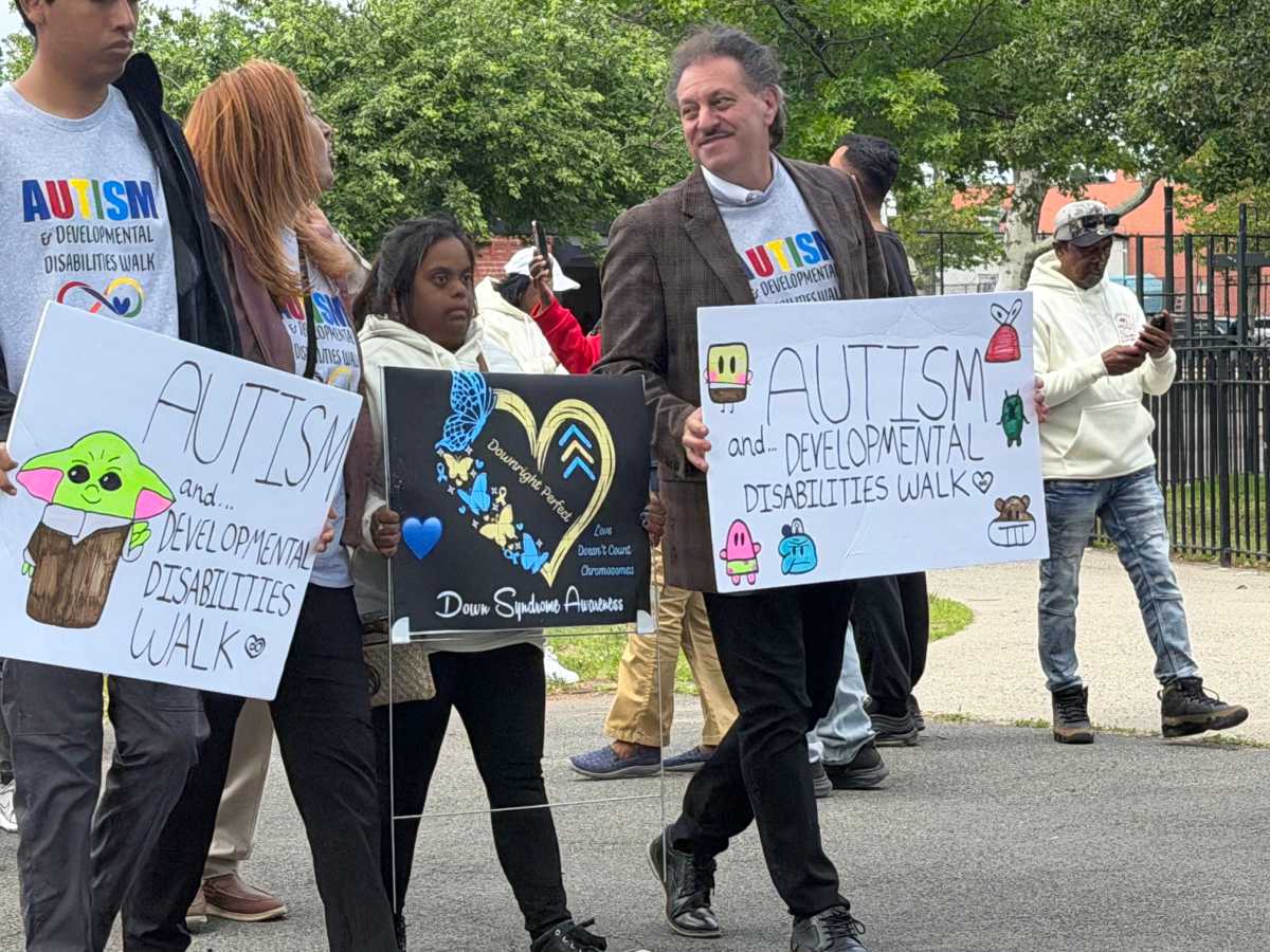 South Richmond Hill community comes out for annual autism awareness walk – QNS