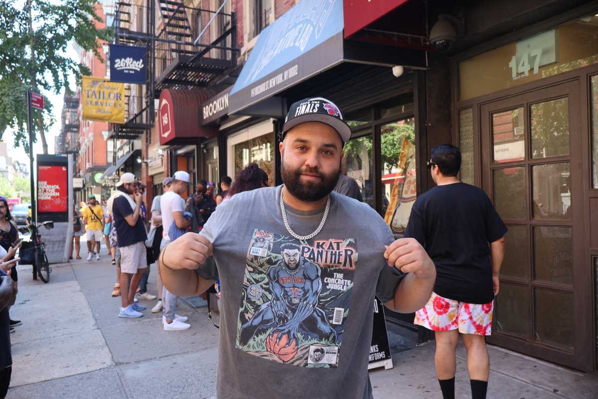Historic Knicks win boosts NYC fan merchandise business