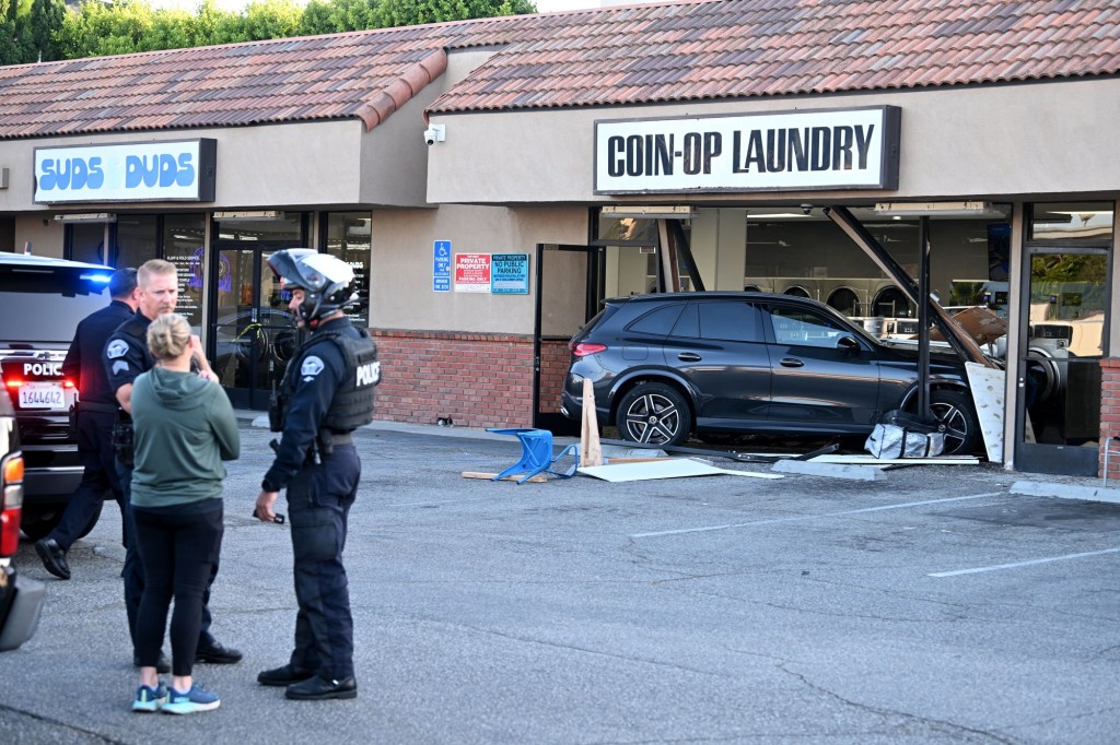 Woman killed inside Manhattan Beach laundromat – Daily Breeze