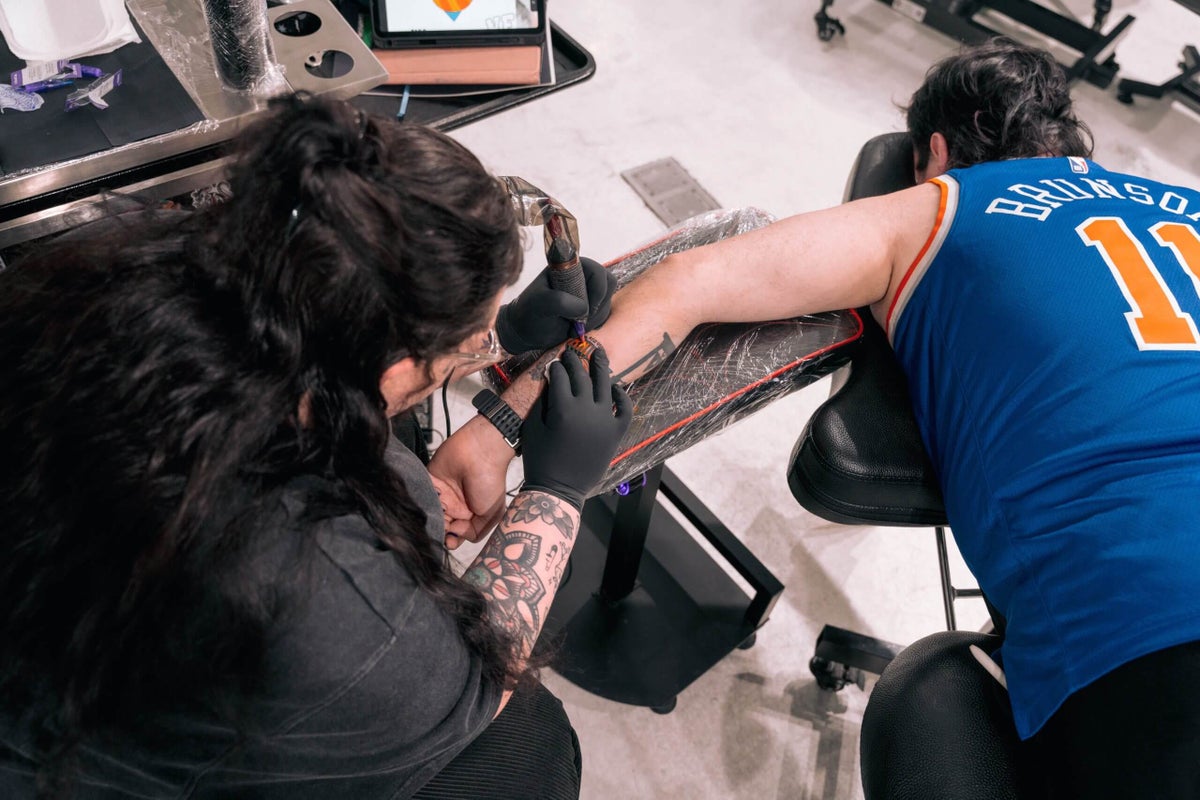 Knicks’ fans ultimate flex: An NBA champions tattoo before the championship