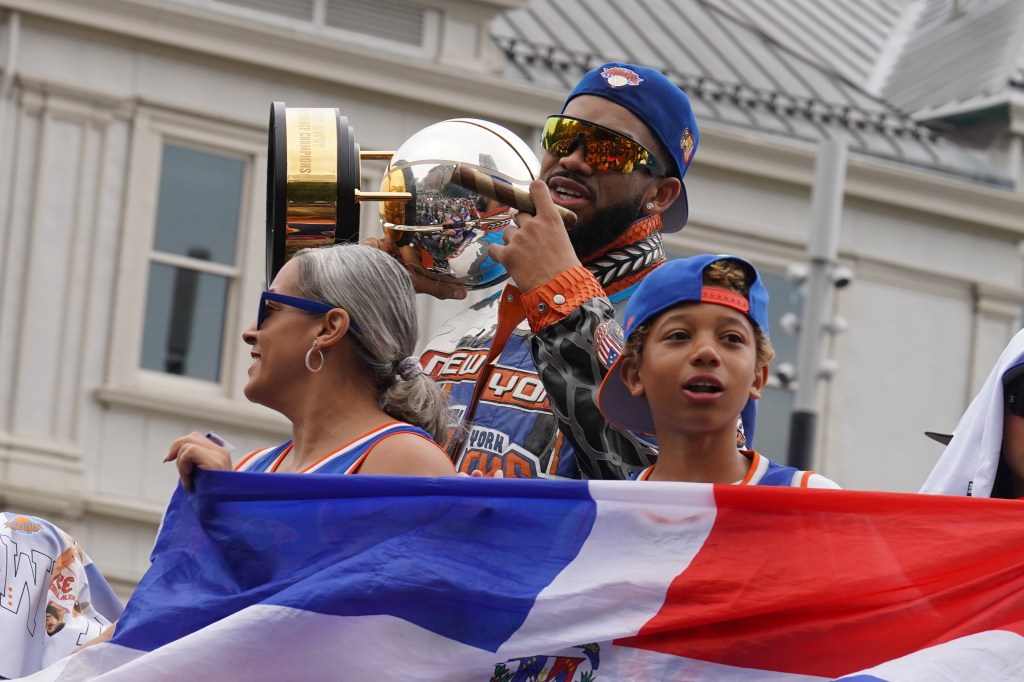 PHOTOS: Knicks championship parade takes over New York City