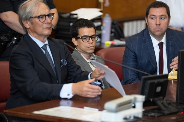 Quilbvio Espinal (center) appears in Manhattan Supreme Court Tuesday, June 23, 2026 in Manhattan, New York. (Barry Williams/ New York Daily News)
