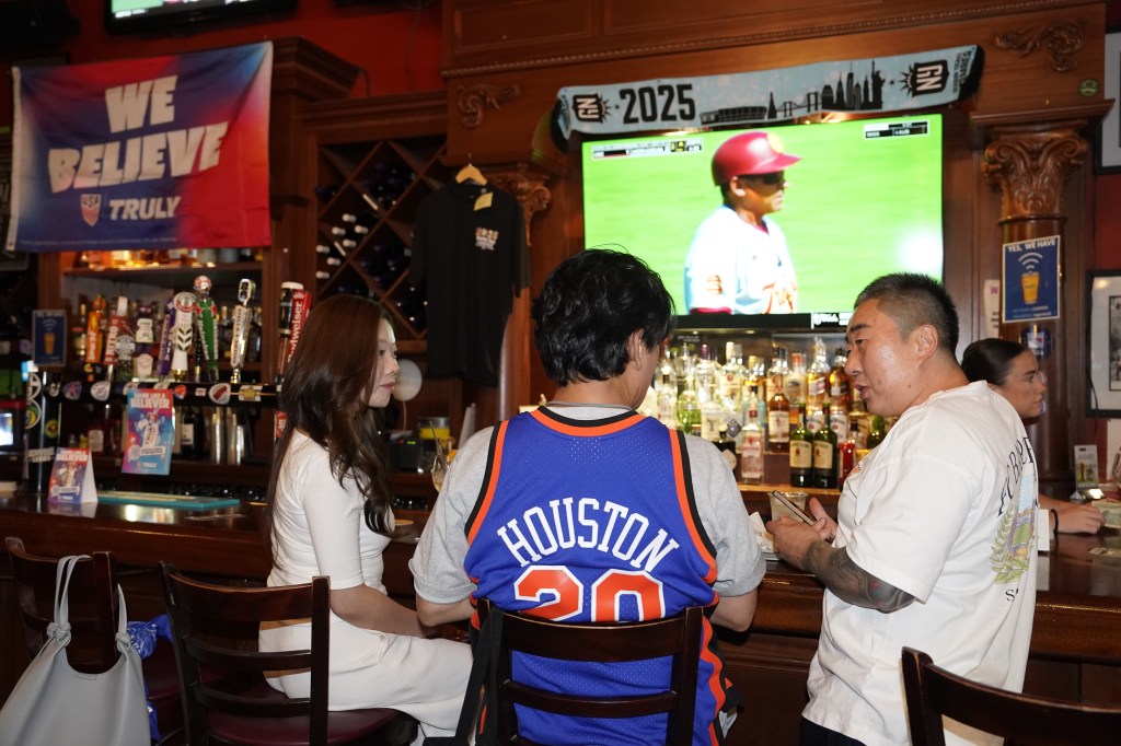 Where to watch Knicks NBA MSG Finals Game 3 in NYC with a celebratory crowd