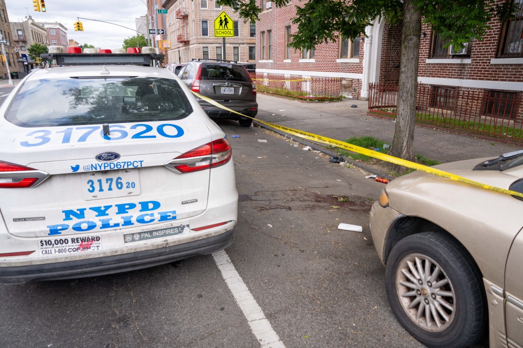 Shocked NYC tenant disarms burglar, kills him with own knife